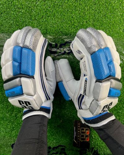SS Aerolite Batting Gloves